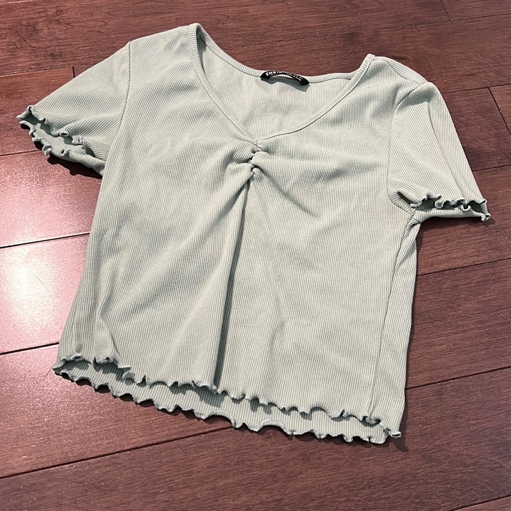 Girls shein crop top, size extra small.